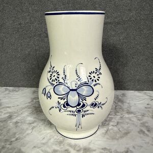 Villeroy & Boch 7" tall white vase with blue floral design Luxembourg